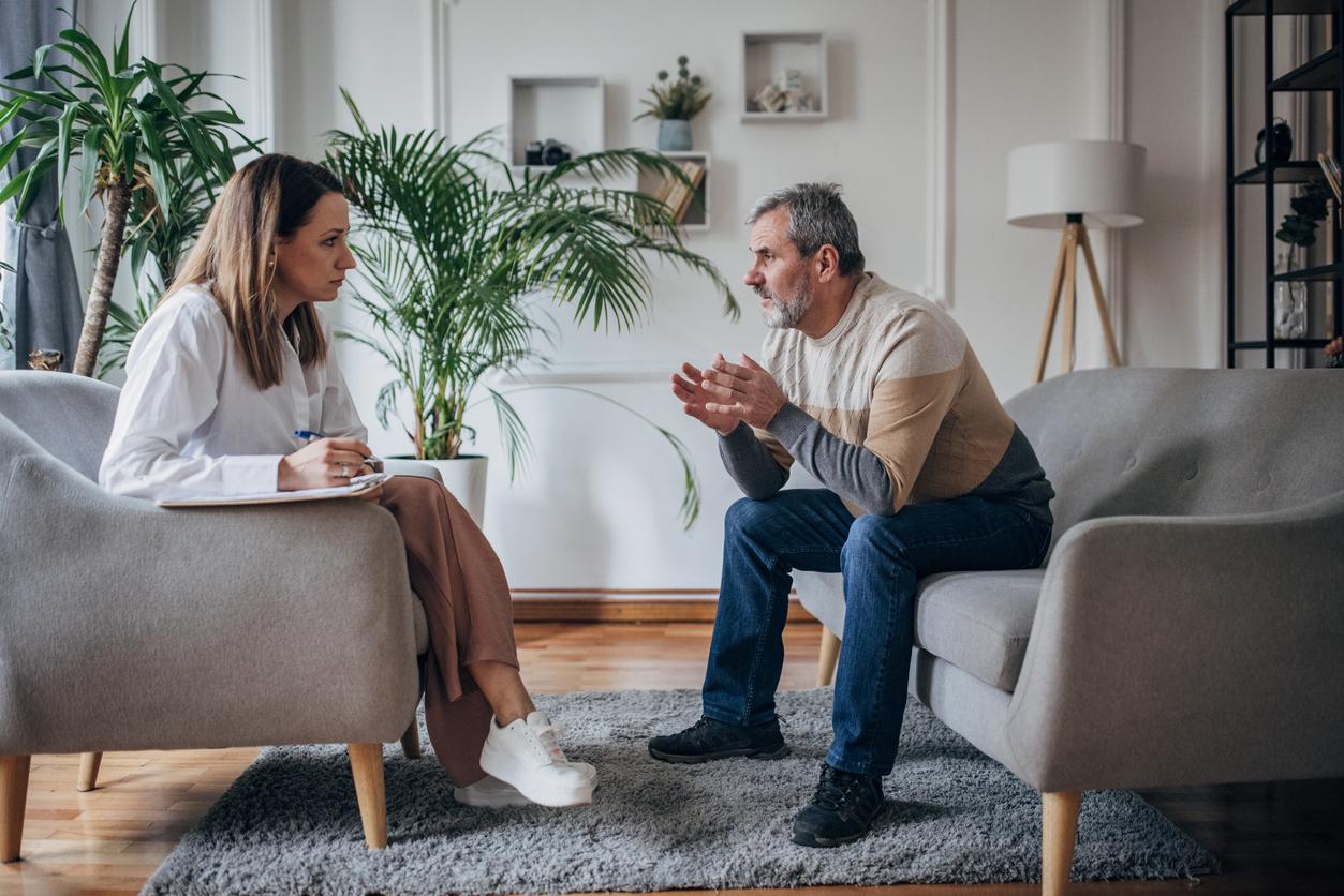MSc in Psychotherapy - man talking to woman